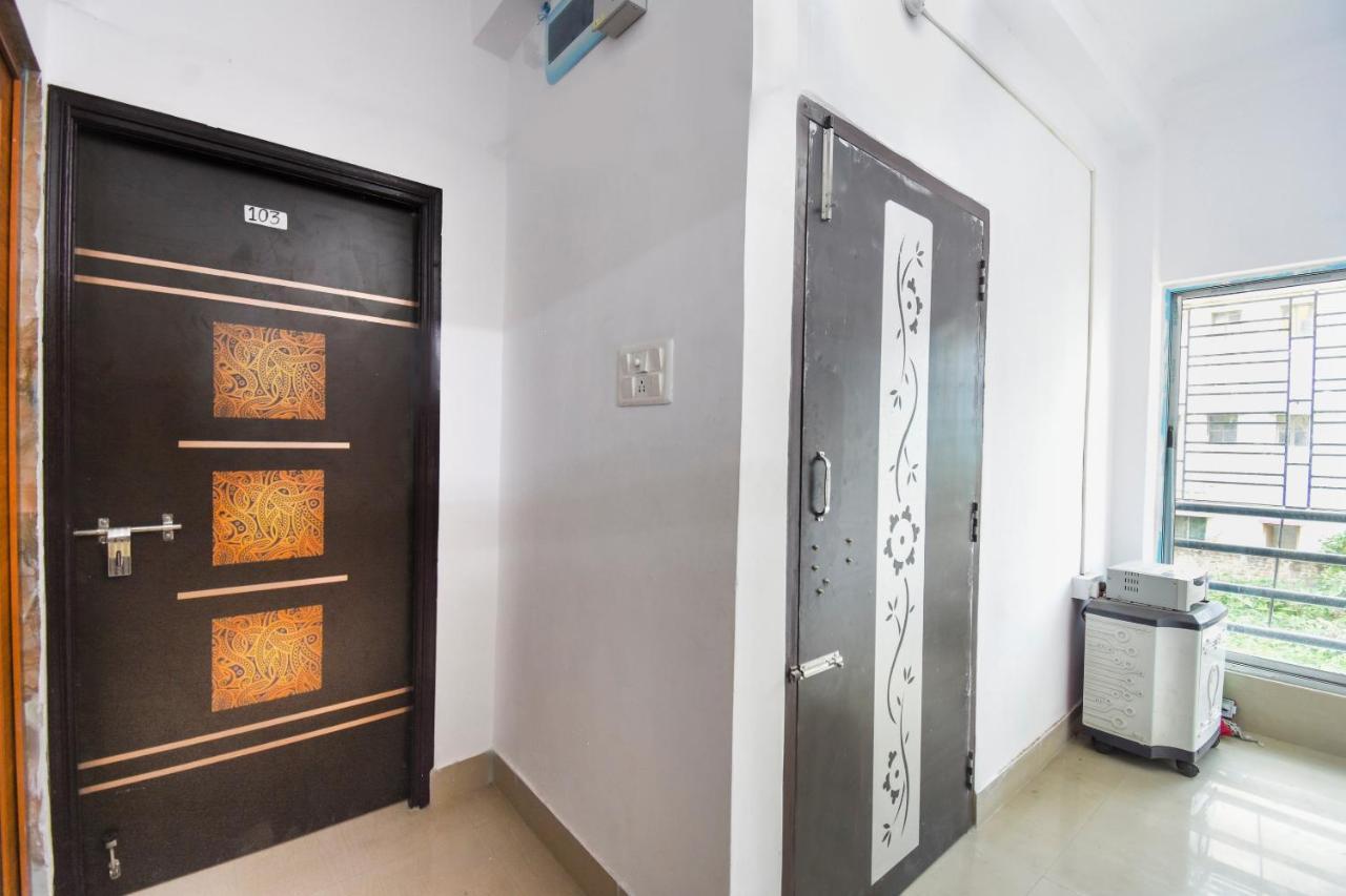 Oyo Flagship Mishika Homes Kolkata Exterior photo